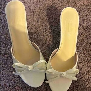 Chic Women's Cream Slide Sandals